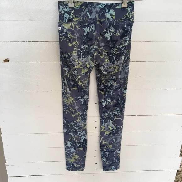 Fabletics Powerhold Capri NWOT - Picture 4 of 5